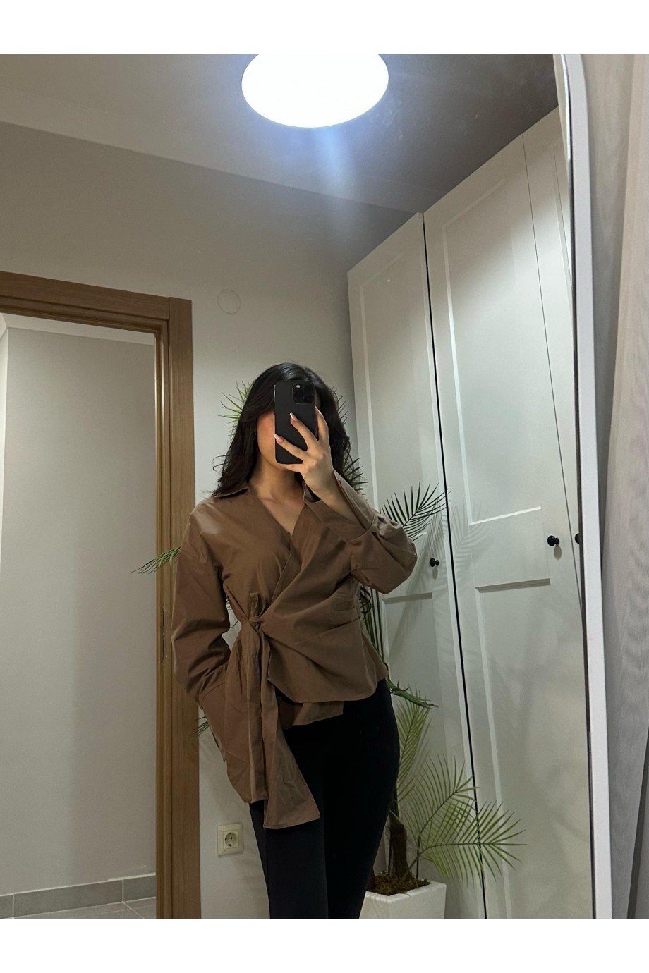 KAHVERENGİ YANDAN BAĞLAMALI GÖMLEK GC-1556